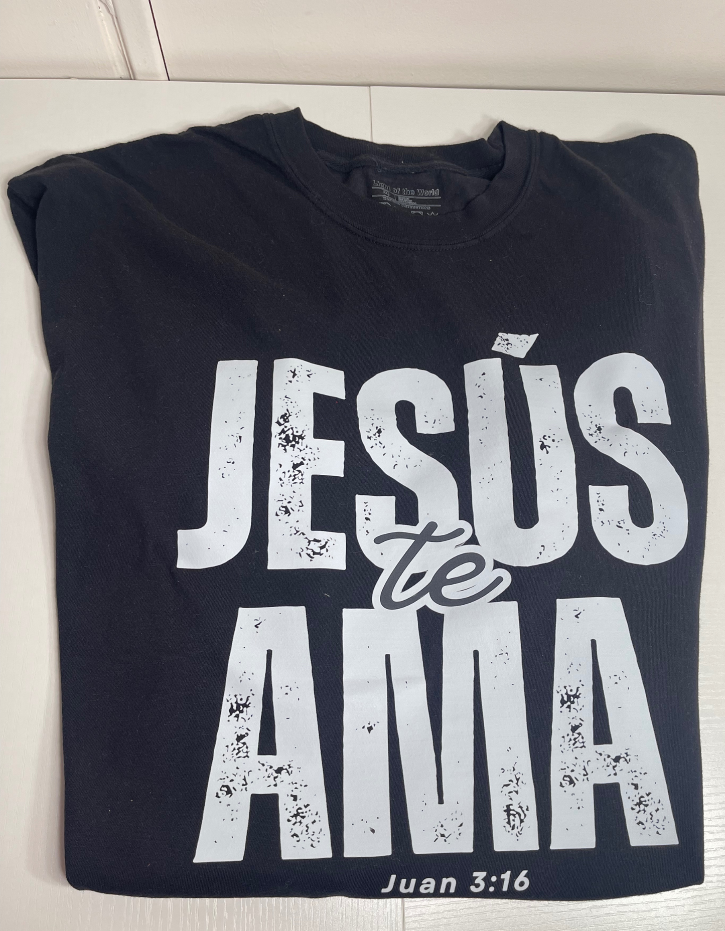 Jesus Te ama Comfort Colors Tee - Black/white